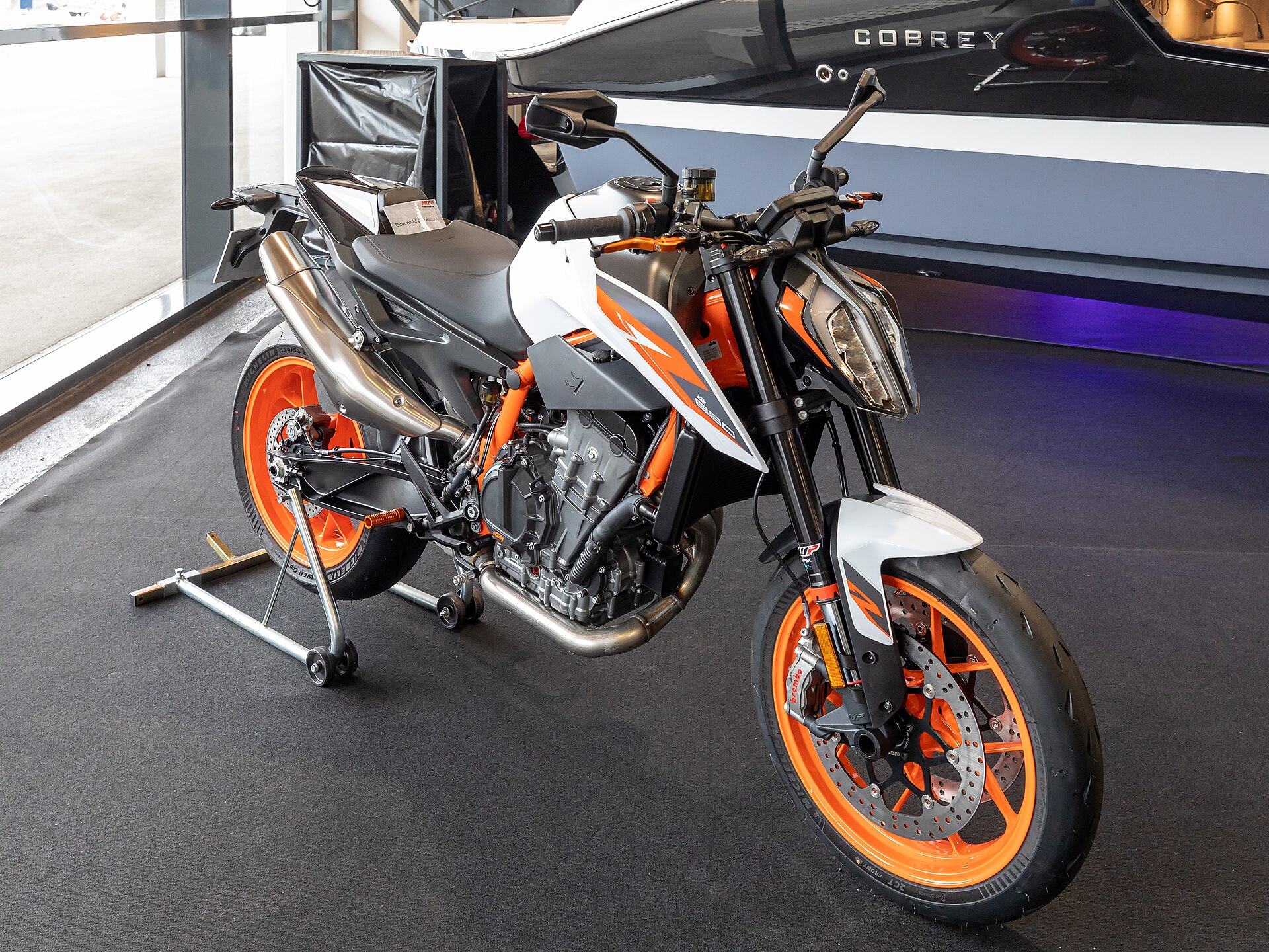 2021 KTM 890 Duke R